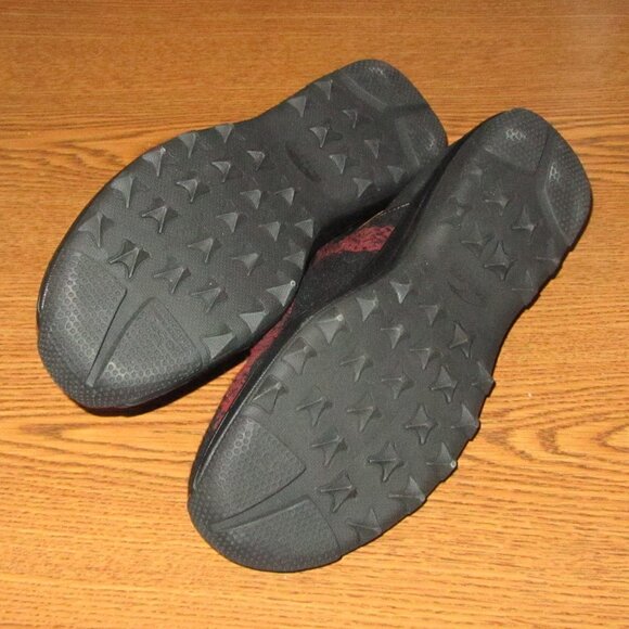 GoLite Plaid Wool Moon Clogs in Black and Red - Women's Sz 10.5 - NEW! B2 - Picture 5 of 5